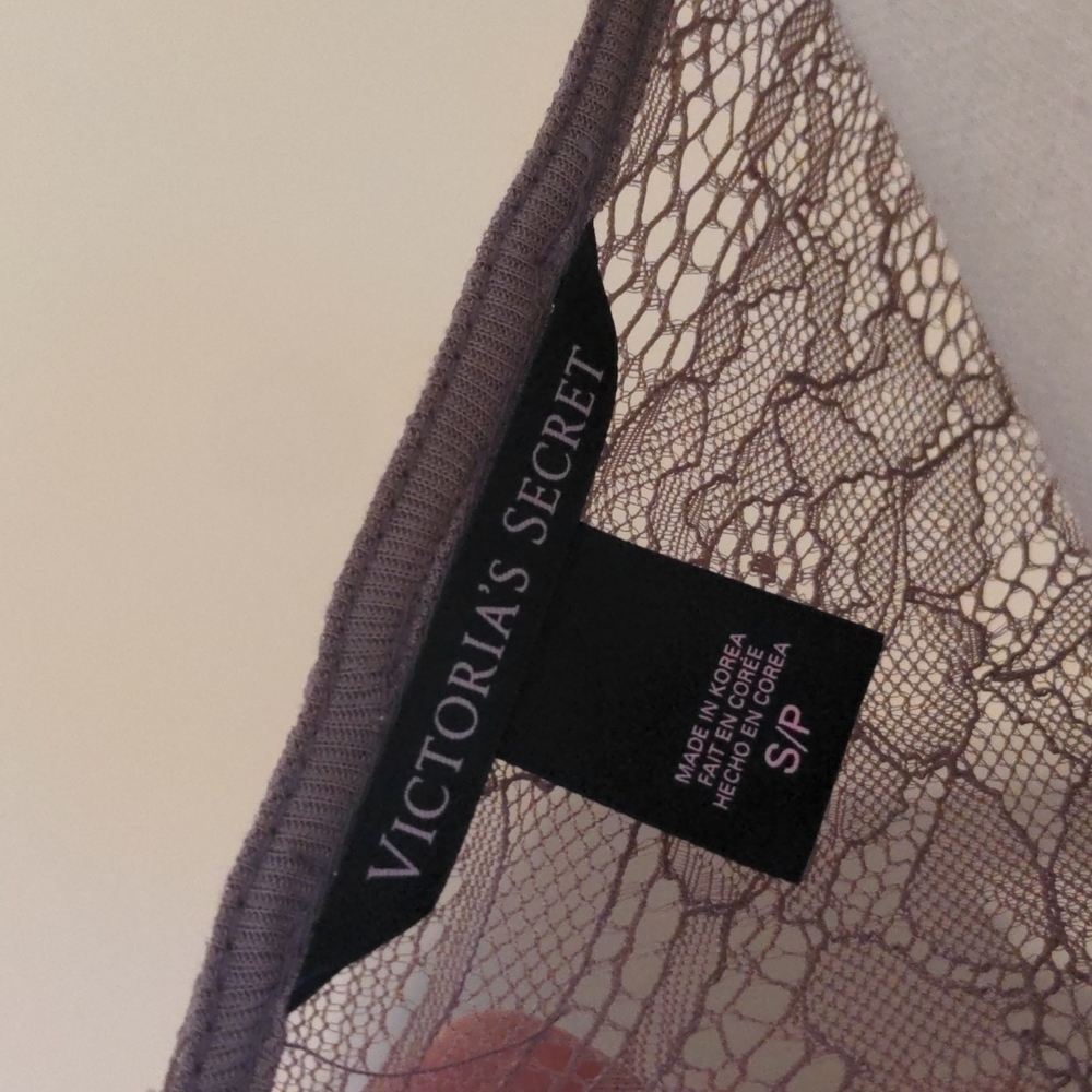 Victoria's SECRET 3/4th sleeve top - Picture 5 of 5